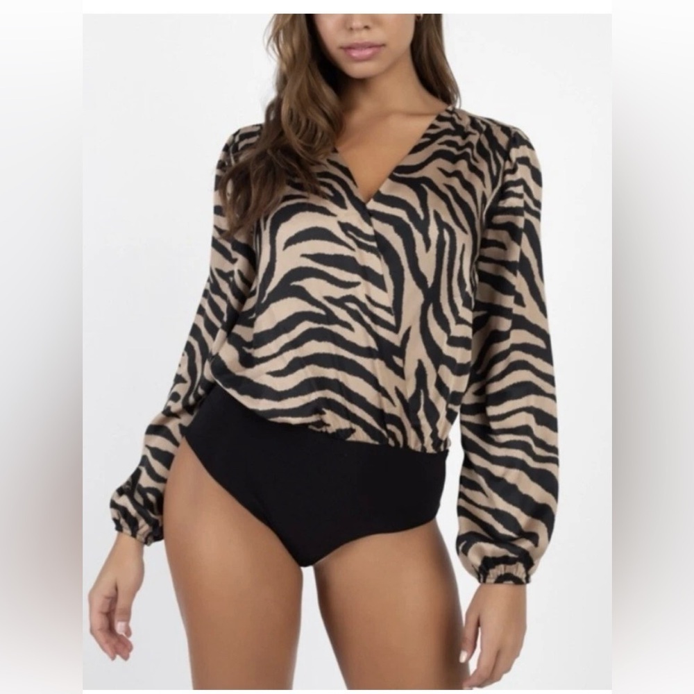 Haute Monde Women's
Medium Animal Print
Bodysuit Faux Wrap Long
Sleeve V Neck​